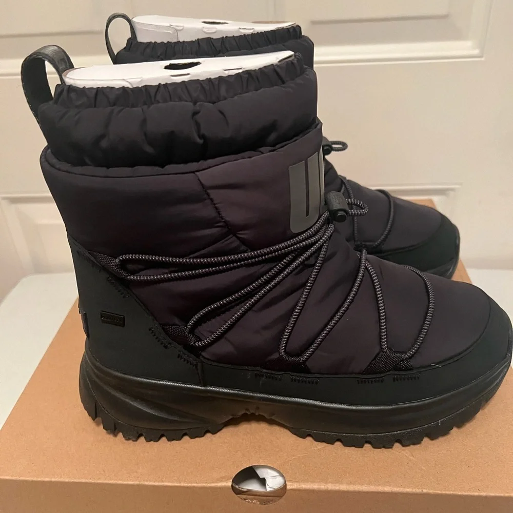 NEW Women’s UGG Genuine Shearling Lined Mid Puffer Boot Black - Picture 4 of 10
